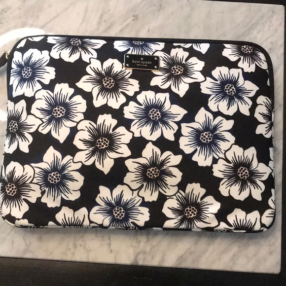 kate spade Handbags - NWT Kate Spade Laptop Sleeve *HP*